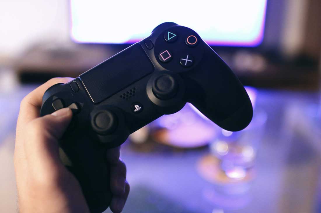 how to paint a GameCube Controller